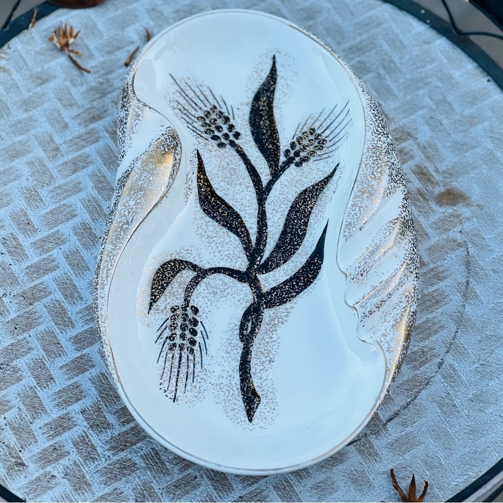 VINTAGE White & gold speckled large ceramic ashtray